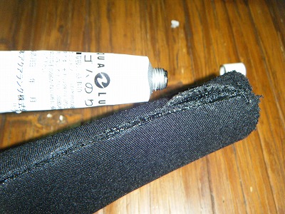 めくれをウェットボンドで接着